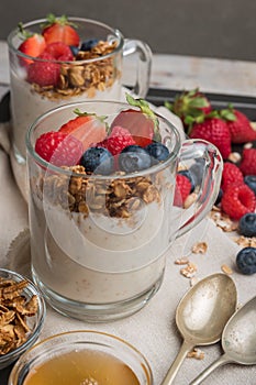 Breakfast parfait with homemade granola, fresh fruits and yogurt