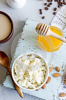 breakfast with ricotta or cottage cheese with honey and nuts