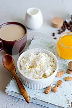 breakfast with ricotta or cottage cheese with honey and nuts