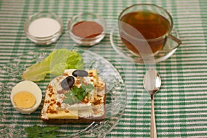 Breakfast sandwich and tea_1