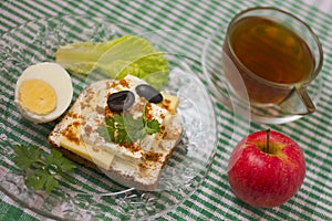 Breakfast sandwich and tea_3