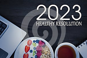 Breakfast with text of healthy resolutions in 2023