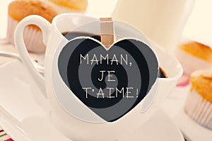 Breakfast and text maman je t aime, I love you mom in french
