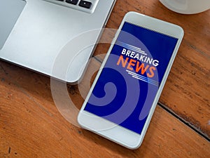 Breaking news online on smartphone