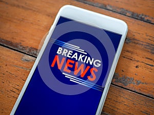 Breaking news online on smartphone