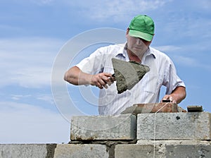 Bricklayer at work img