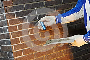 Bricklaying Using the Brick Jointer Trowel