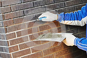 Bricklaying Using the Brick Jointer Trowel