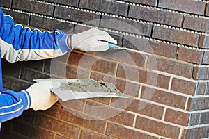 Bricklaying Using the Brick Jointer Trowel