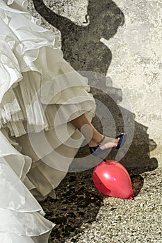 Bride balloon hole with heel