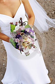 Bride & bouquet photo