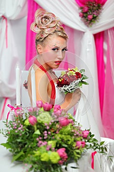 Bride with bouquet wand original makeup