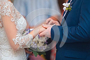 The bride dresses a wedding ring to the husband