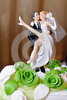 Bride and groom figurines