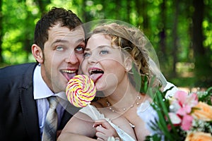 Bride and groom with lollypop