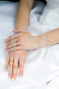 Bride hands photo