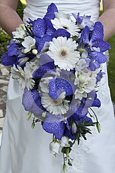 Bride holding a beautiful bouquet of flowers