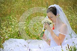 Novia viviendo de su día de la boda 