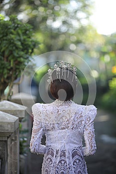 bride with modern Javanese customs