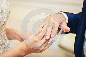 Sposa posizione anello di fidanzamento 