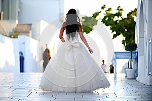 Bride in Santorini, view from behind