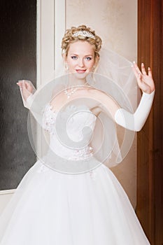 A bride with a veil at home