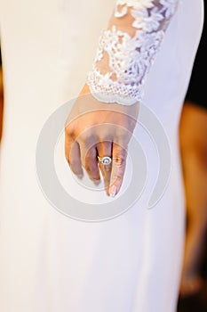 A bride wearing a beautiful and luxury wedding ring on her left hand.