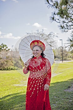 Bride wearing Vietnamese Ao Dai