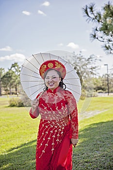 Bride wearing Vietnamese Ao Dai