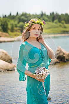 Bride with wedding crown and bouquet of seashels