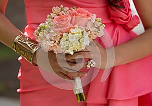 Brides maids with bride holding bouquets