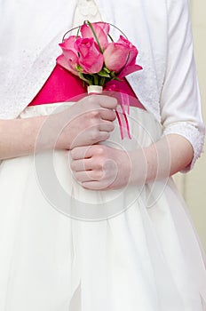 Bridesmade holding a wedding bouquet