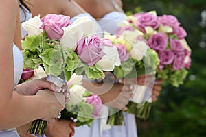 Bridesmaids holding bouquets photo