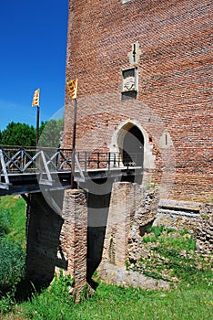 Puente a entrada sobre el fortaleza 