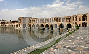 Most v. írán 