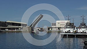 Bridge lifting for Submarine with escort vessel