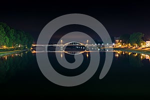 Most so svetlami v Piešťanoch Slovensko v noci bez ľudí