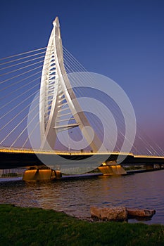 Bridge nocturne photo