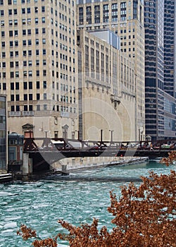 Bridge over a frozen Chicago River with ice chunks.