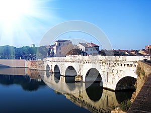 Ponte Attraverso un fiume 