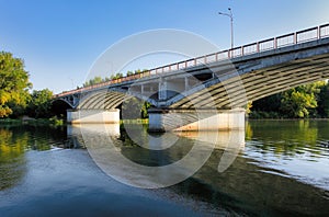 Most cez rieka v mesto v slovensko 