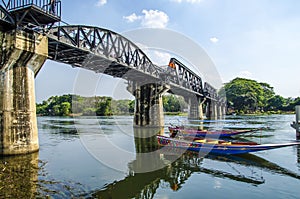 Ponte da un fiume, tailandia 