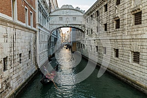 The Bridge of Sighs, famous bridge connects the DogeÃ¢â¬â¢s Palace to the prison, in Venice, Italy with gondolas