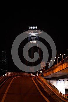 Most SNP v Bratislavě v noci