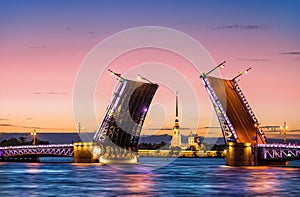 Bridges are separated in St. Petersbur