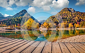 Jasný podzim na břeh z. ohromující scéna z alpy umístění slovinsko evropa 