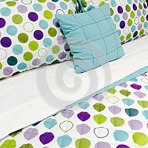 Bright dotted bed clothing