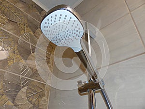 Brilliant hand shower with switching jets of running water. The stream of water is enriched with air, acquires volume, softness.