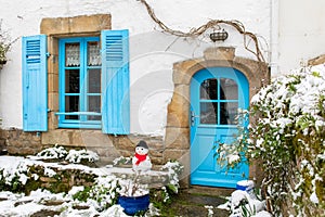 Brittany, Ile-aux-Moines, house under the snow