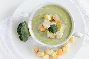 Broccoli cream soup, flat lay